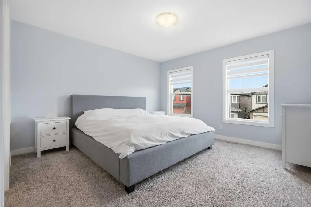 452 Evansglen Drive NW Calgary AB T3P 0P6