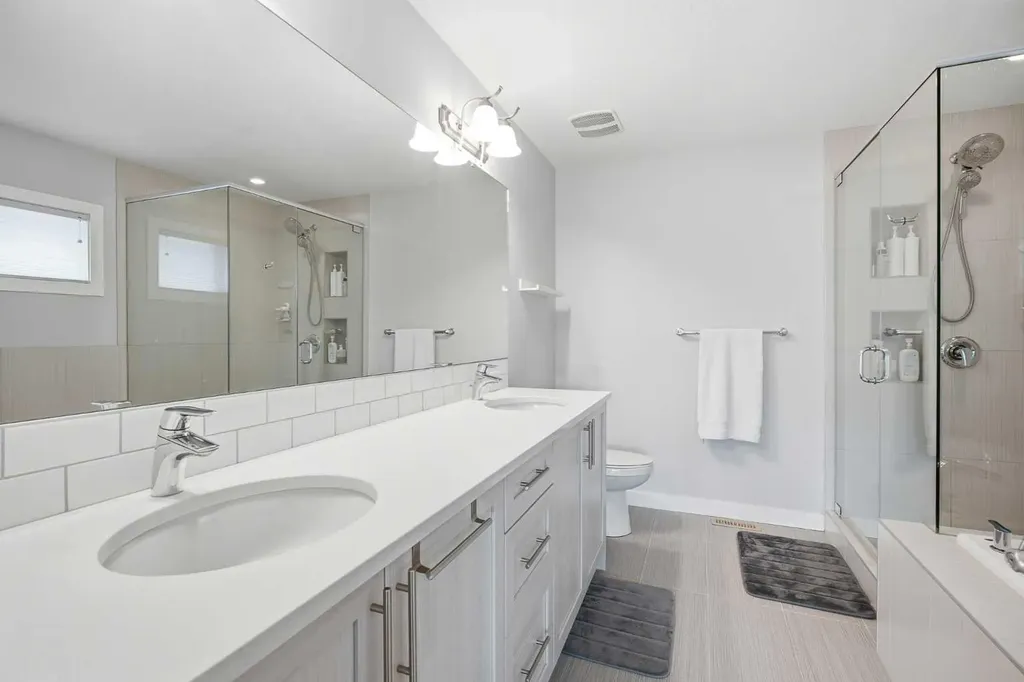 452 Evansglen Drive NW Calgary AB T3P 0P6