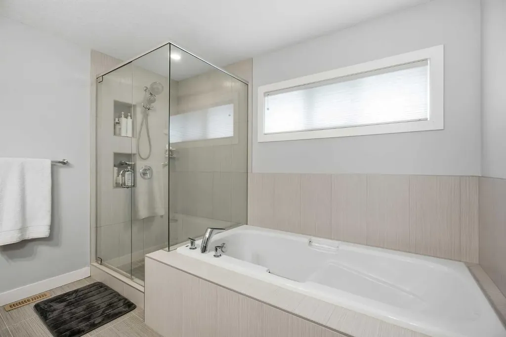 452 Evansglen Drive NW Calgary AB T3P 0P6