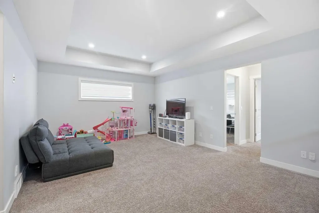 452 Evansglen Drive NW Calgary AB T3P 0P6