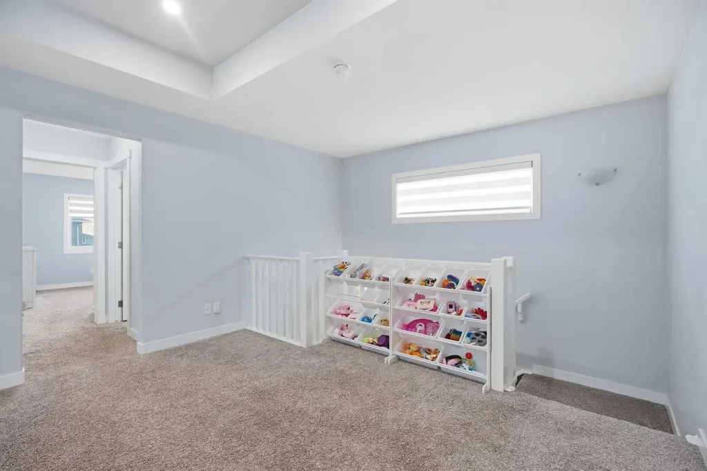 452 Evansglen Drive NW Calgary AB T3P 0P6