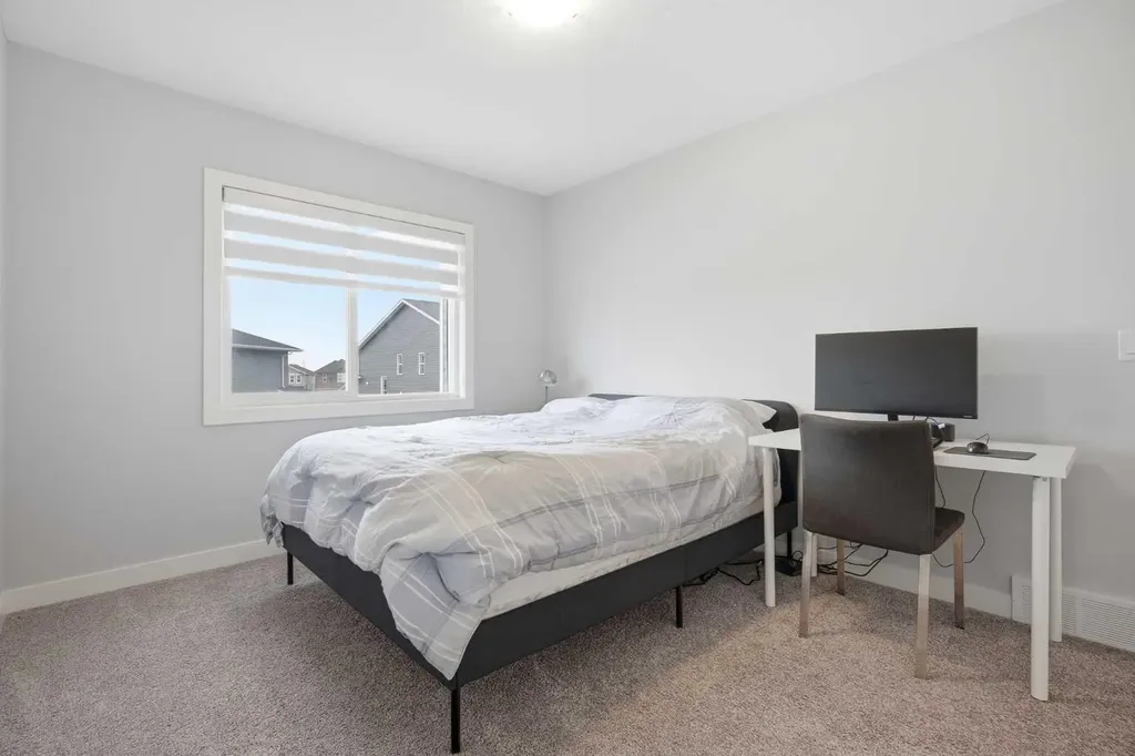 452 Evansglen Drive NW Calgary AB T3P 0P6