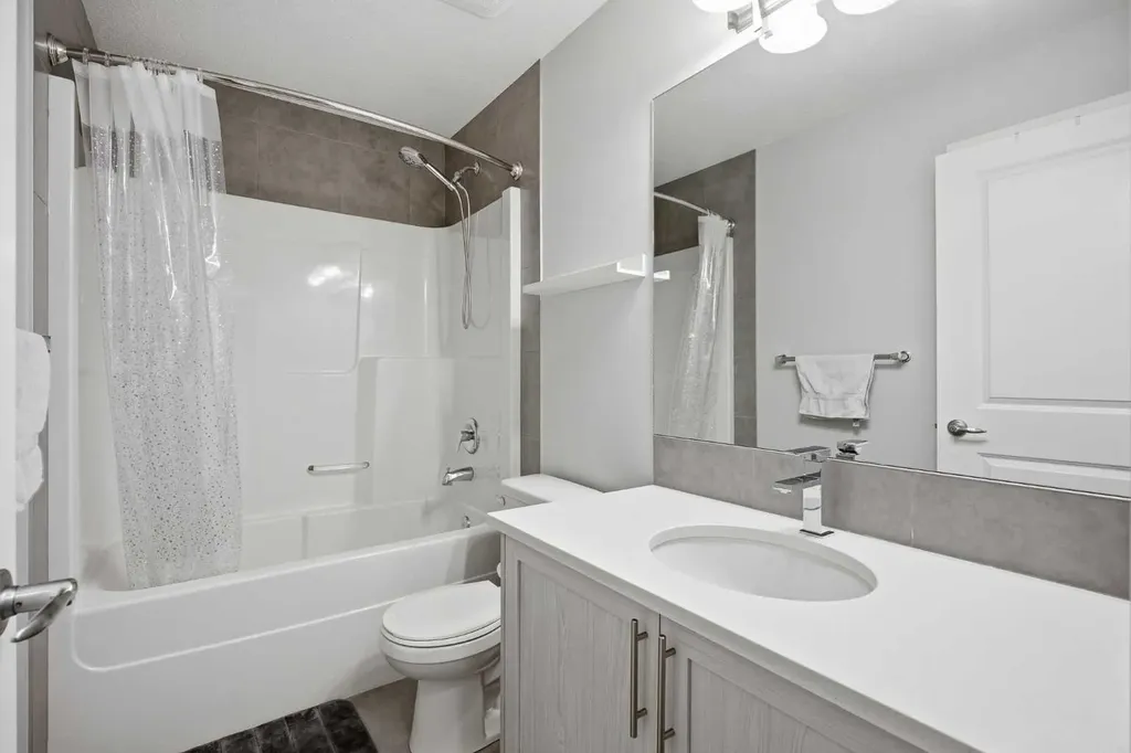 452 Evansglen Drive NW Calgary AB T3P 0P6