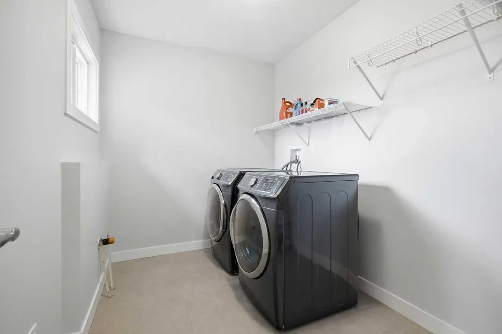 452 Evansglen Drive NW Calgary AB T3P 0P6