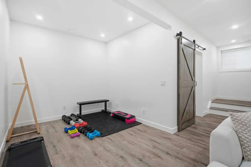 452 Evansglen Drive NW Calgary AB T3P 0P6