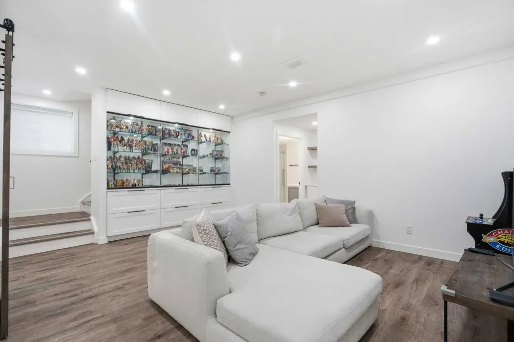 452 Evansglen Drive NW Calgary AB T3P 0P6