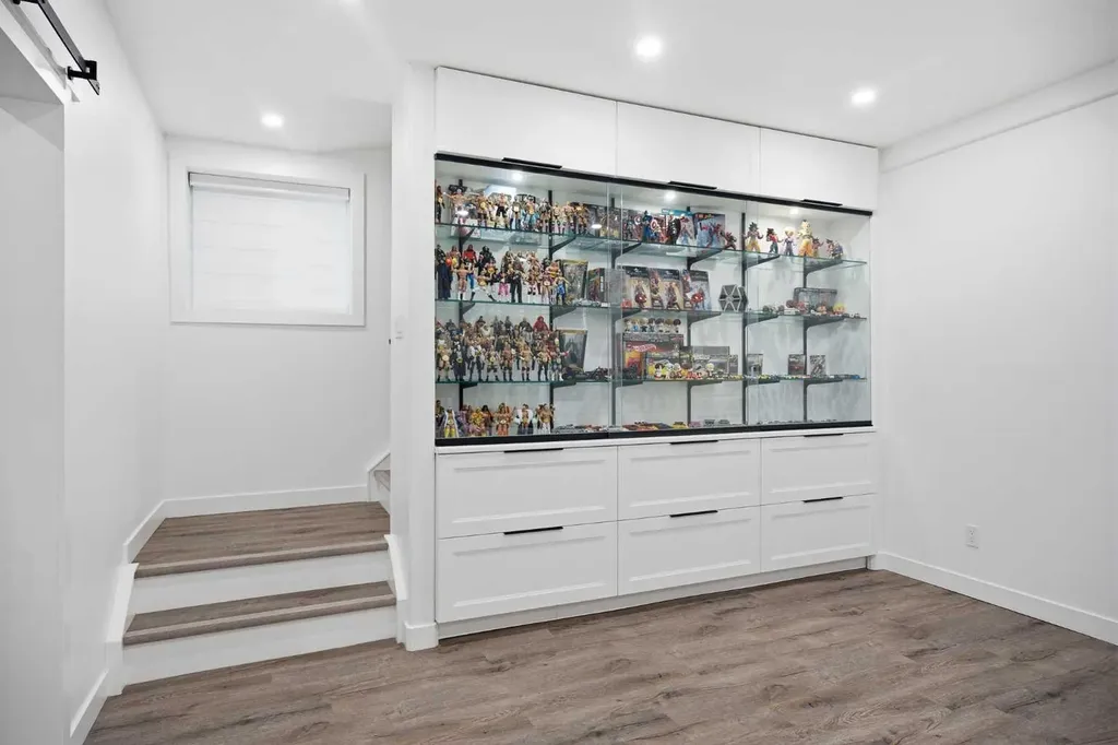 452 Evansglen Drive NW Calgary AB T3P 0P6