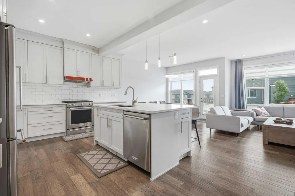 452 Evansglen Drive NW Calgary AB T3P 0P6