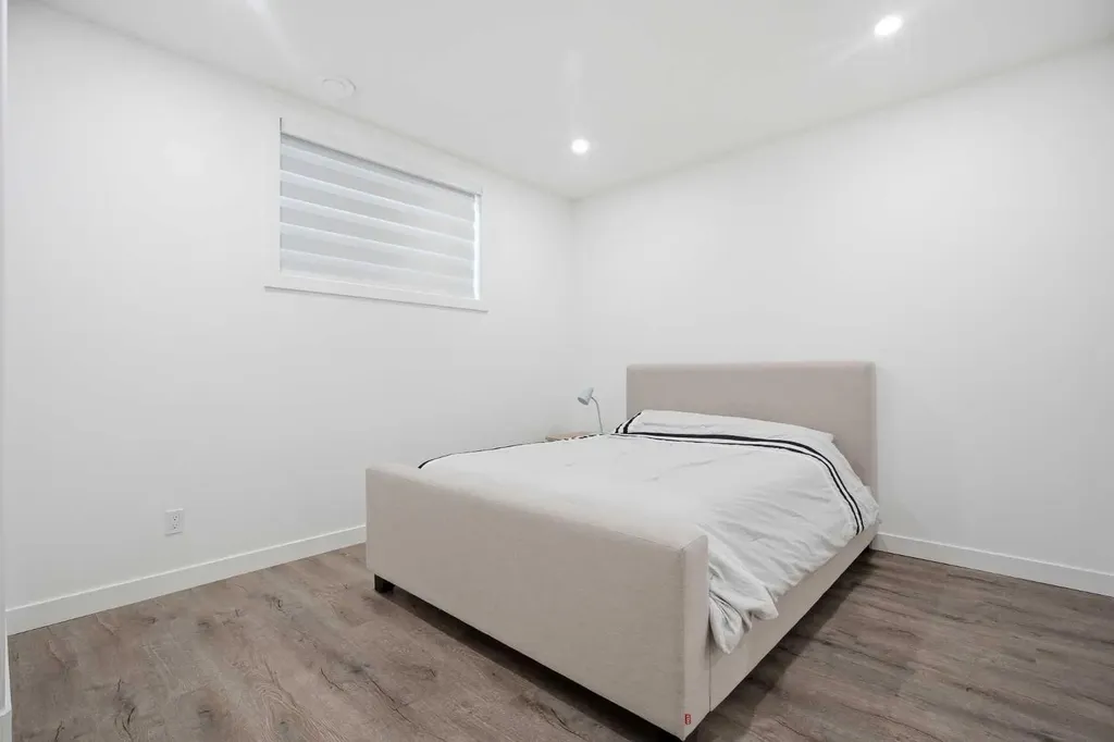 452 Evansglen Drive NW Calgary AB T3P 0P6