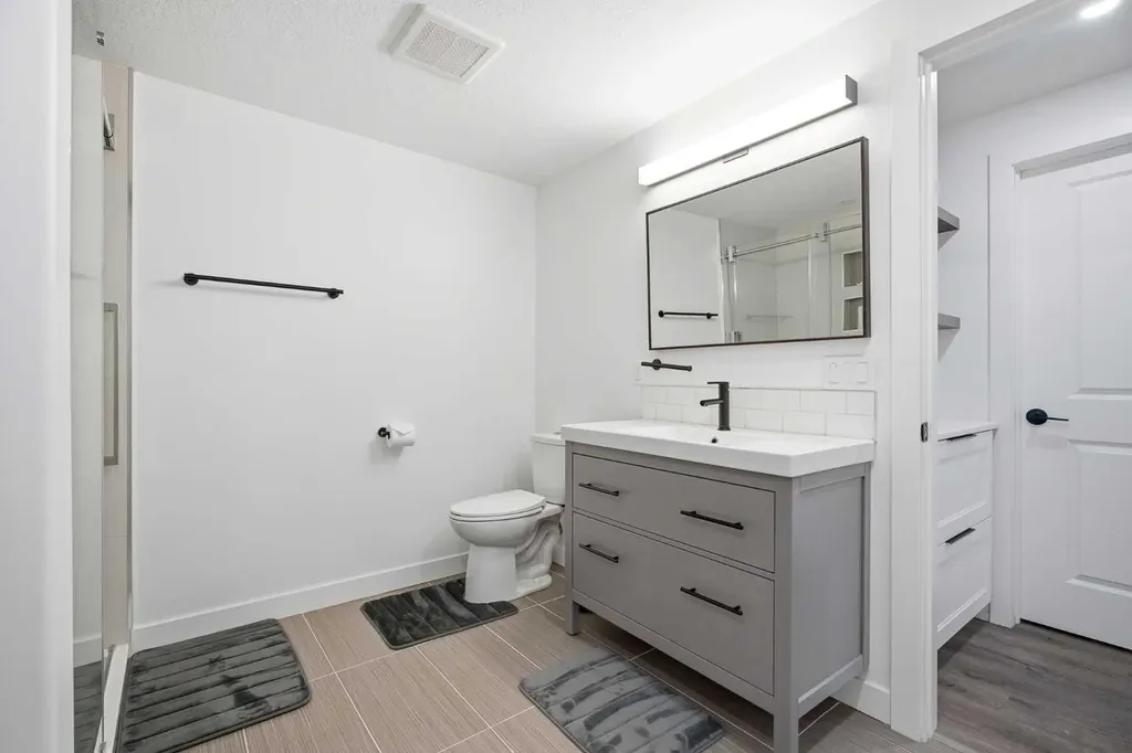 452 Evansglen Drive NW Calgary AB T3P 0P6