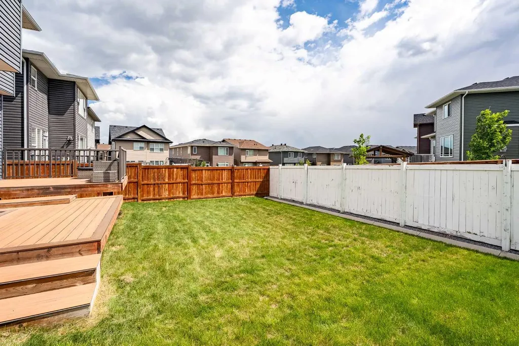 452 Evansglen Drive NW Calgary AB T3P 0P6
