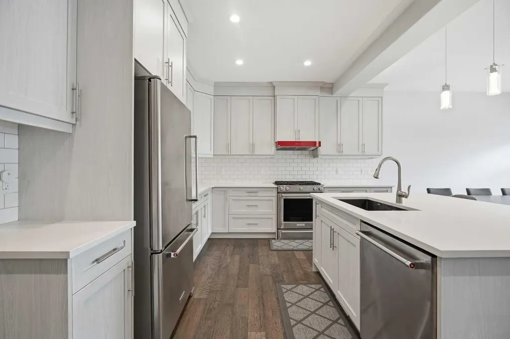 452 Evansglen Drive NW Calgary AB T3P 0P6