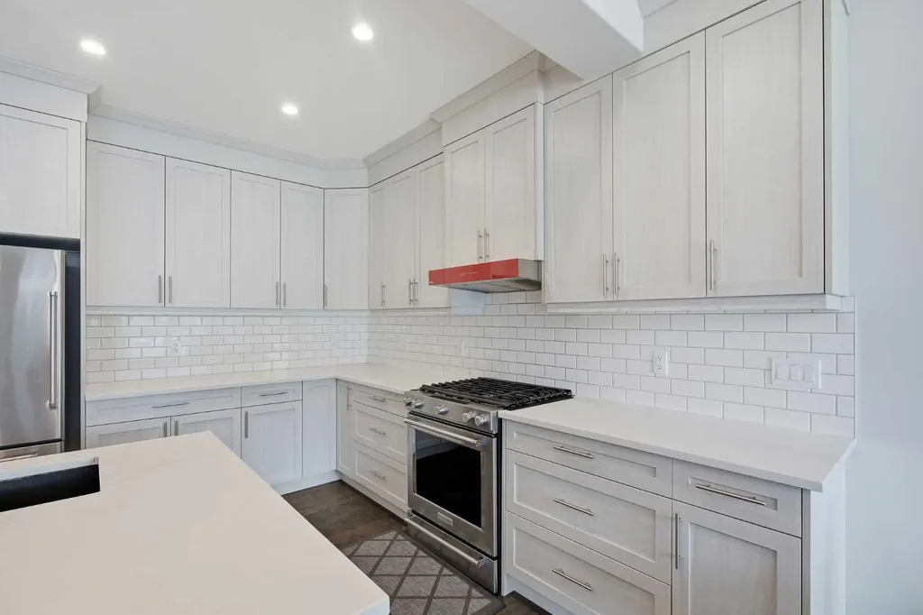 452 Evansglen Drive NW Calgary AB T3P 0P6