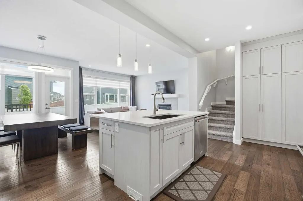 452 Evansglen Drive NW Calgary AB T3P 0P6