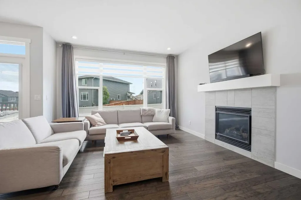 452 Evansglen Drive NW Calgary AB T3P 0P6