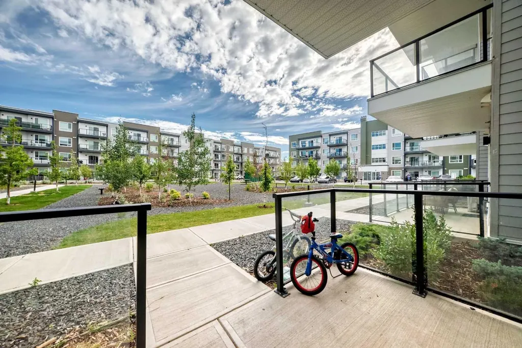 33 Carringham Gate NW Calgary AB T3P 2H6