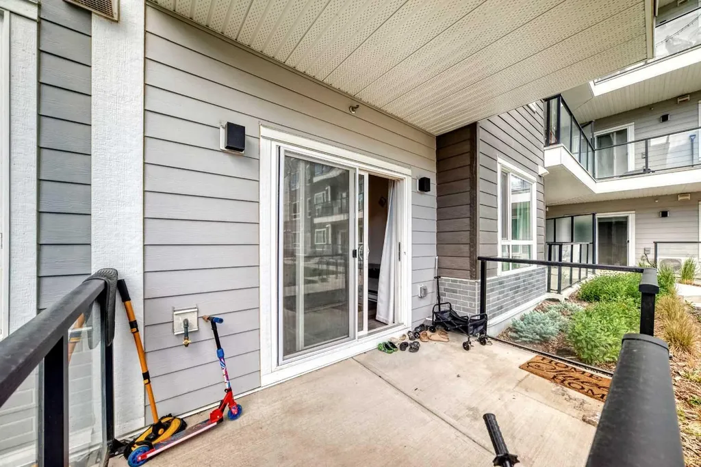 33 Carringham Gate NW Calgary AB T3P 2H6