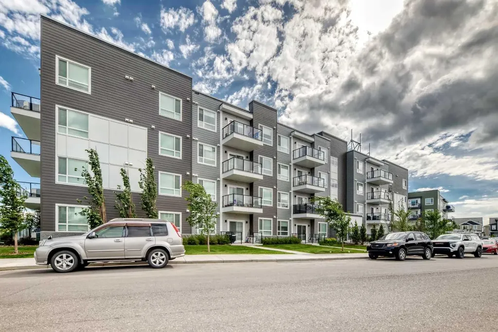 33 Carringham Gate NW Calgary AB T3P 2H6