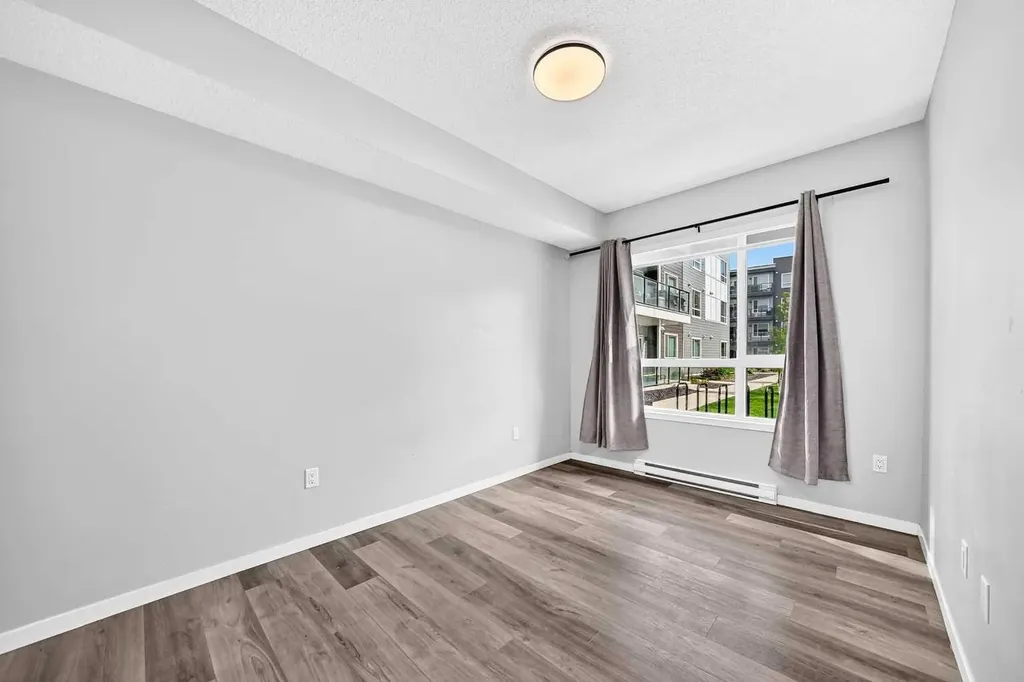 33 Carringham Gate NW Calgary AB T3P 2H6