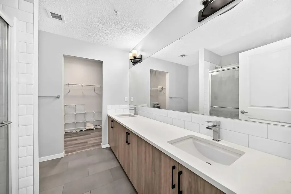 33 Carringham Gate NW Calgary AB T3P 2H6