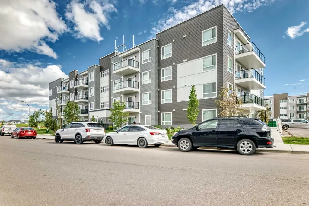 33 Carringham Gate NW Calgary AB T3P 2H6