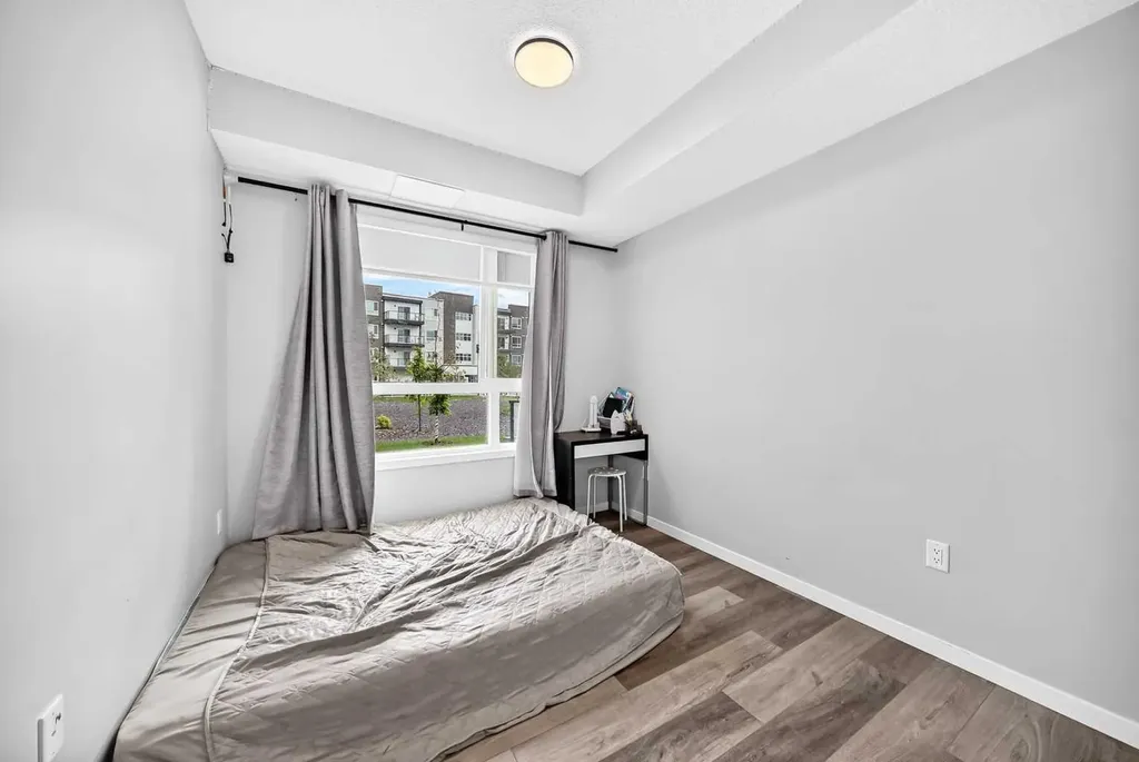 33 Carringham Gate NW Calgary AB T3P 2H6