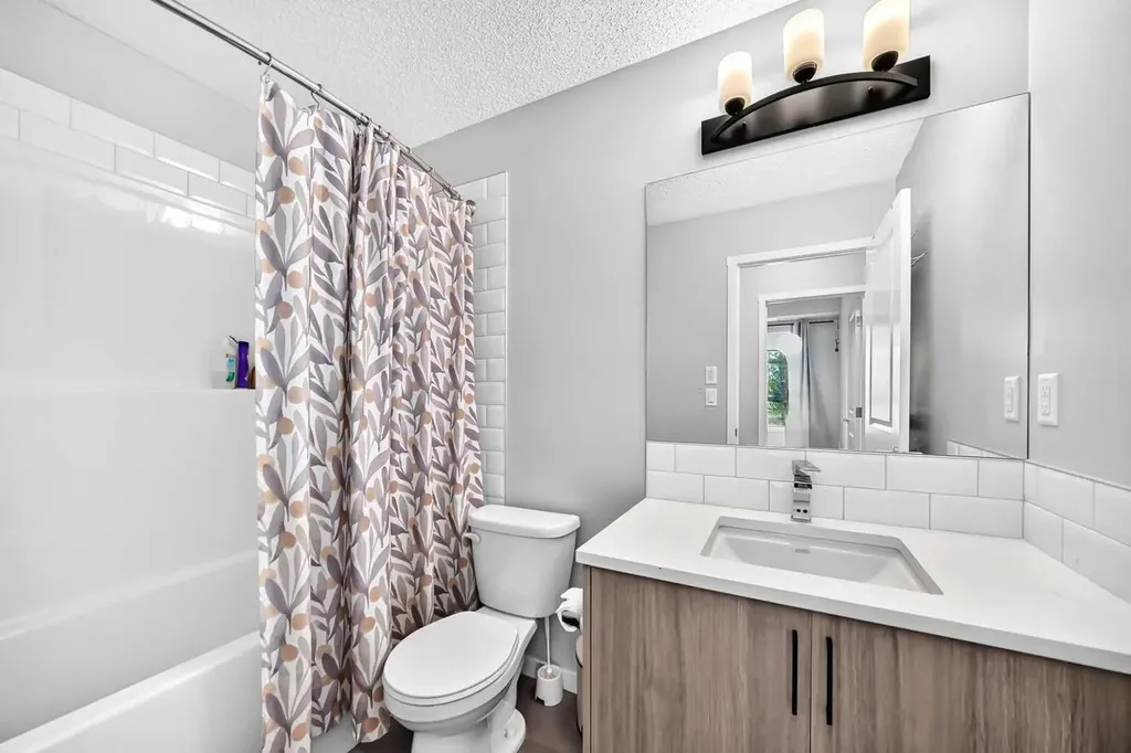 33 Carringham Gate NW Calgary AB T3P 2H6
