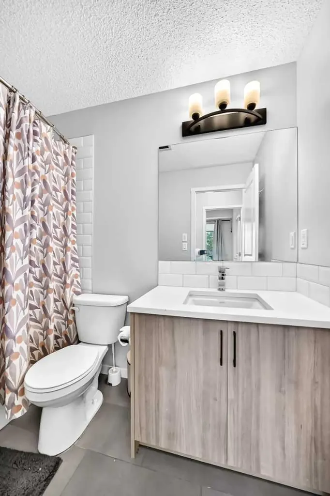 33 Carringham Gate NW Calgary AB T3P 2H6