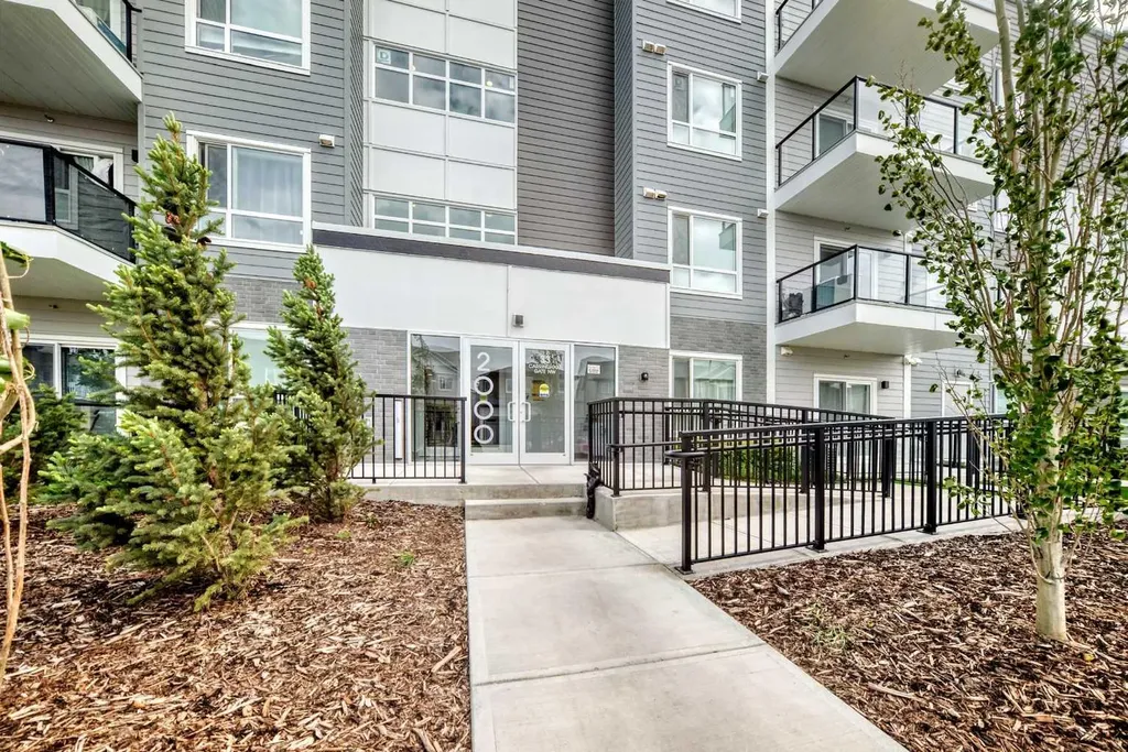 33 Carringham Gate NW Calgary AB T3P 2H6