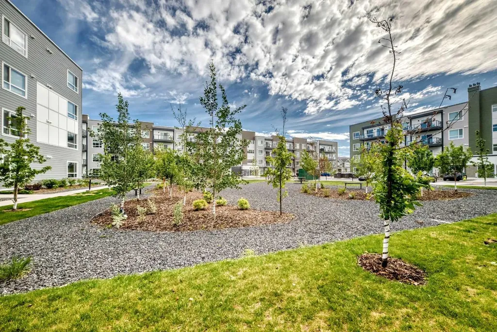 33 Carringham Gate NW Calgary AB T3P 2H6