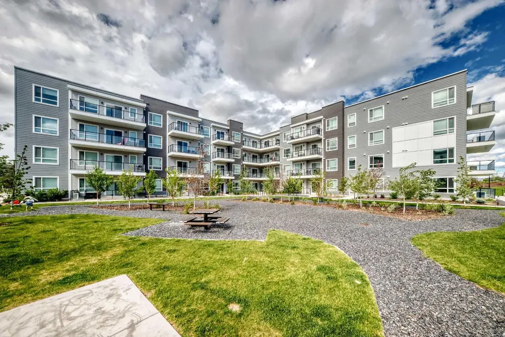 33 Carringham Gate NW Calgary AB T3P 2H6