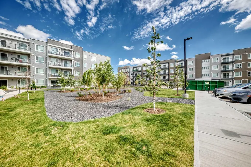 33 Carringham Gate NW Calgary AB T3P 2H6