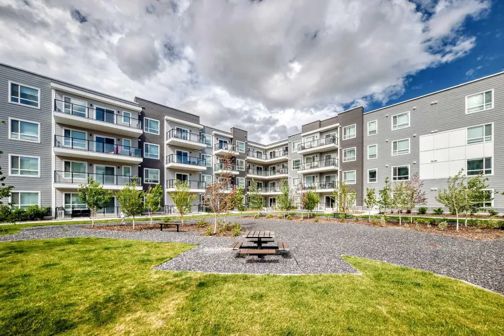 33 Carringham Gate NW Calgary AB T3P 2H6