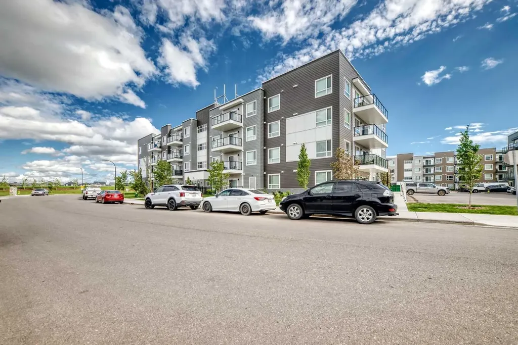 33 Carringham Gate NW Calgary AB T3P 2H6