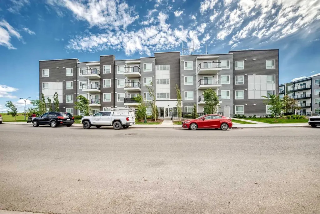33 Carringham Gate NW Calgary AB T3P 2H6