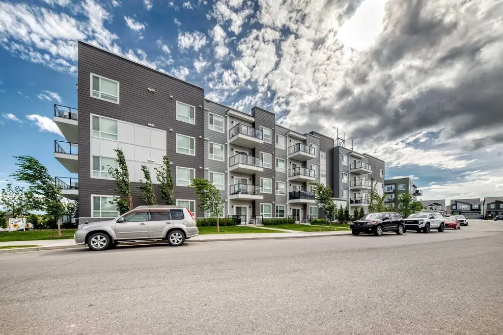33 Carringham Gate NW Calgary AB T3P 2H6