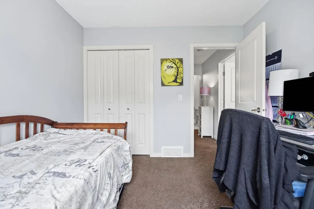 10 Auburn Bay Avenue SE Calgary AB T3M 0P7