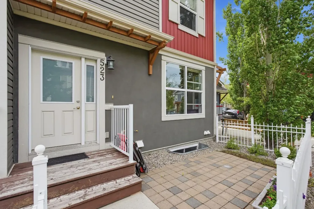 10 Auburn Bay Avenue SE Calgary AB T3M 0P7