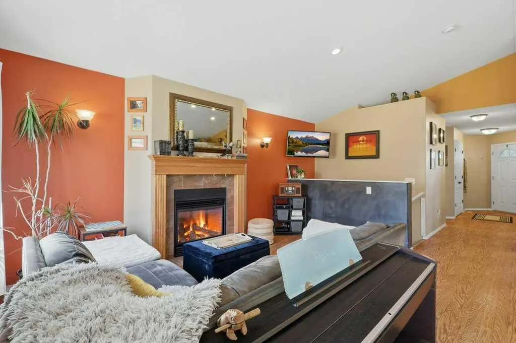 23 Lakeland Road Sylvan Lake AB T4S 0A3