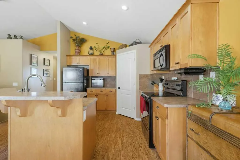 23 Lakeland Road Sylvan Lake AB T4S 0A3
