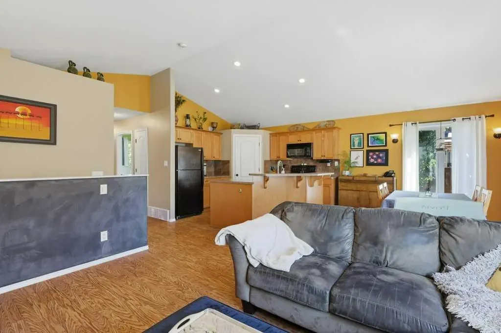 23 Lakeland Road Sylvan Lake AB T4S 0A3