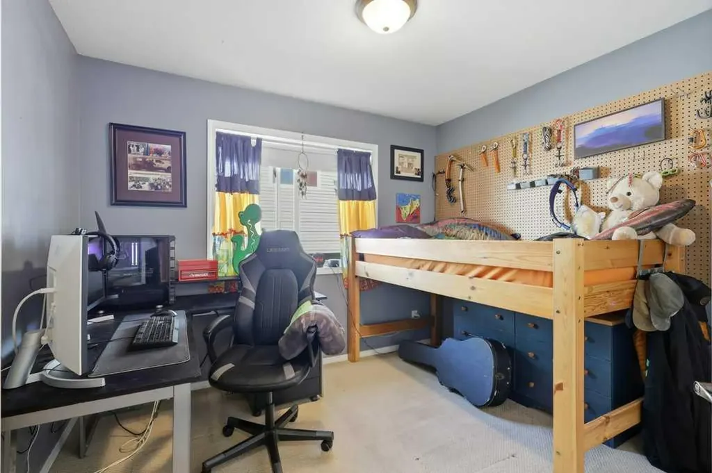 23 Lakeland Road Sylvan Lake AB T4S 0A3