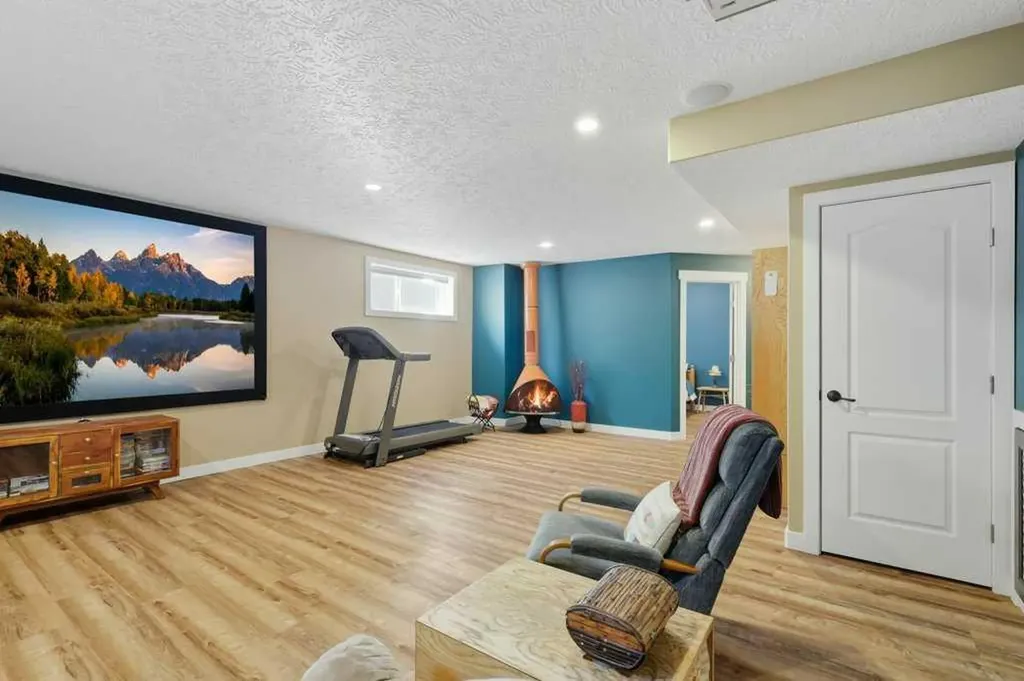 23 Lakeland Road Sylvan Lake AB T4S 0A3