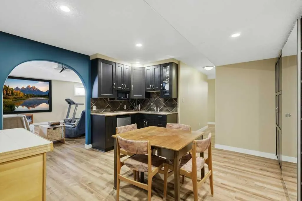 23 Lakeland Road Sylvan Lake AB T4S 0A3