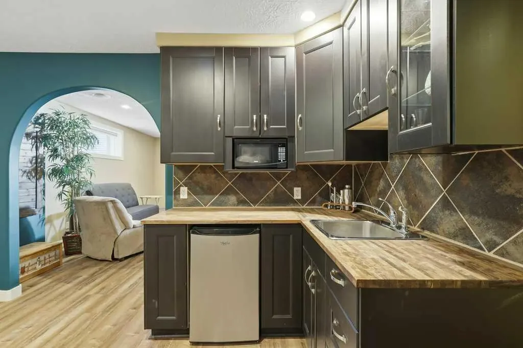 23 Lakeland Road Sylvan Lake AB T4S 0A3