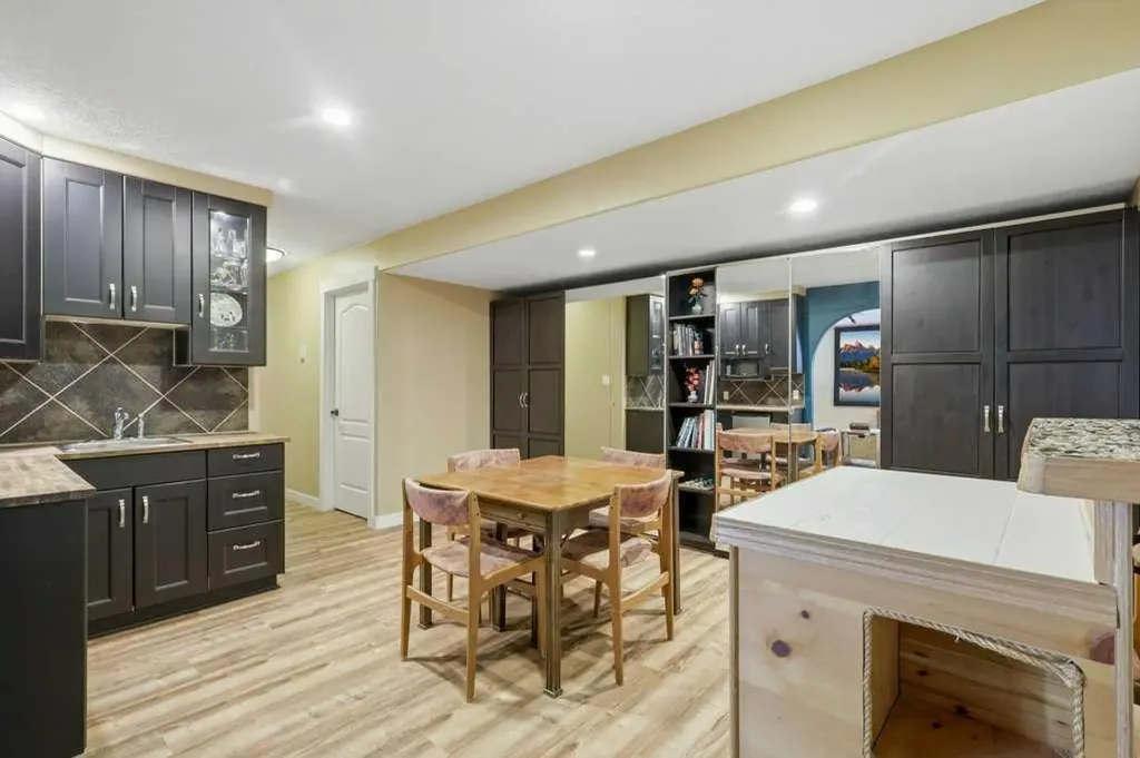 23 Lakeland Road Sylvan Lake AB T4S 0A3