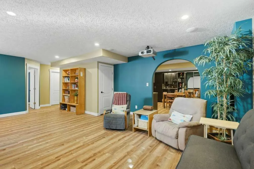 23 Lakeland Road Sylvan Lake AB T4S 0A3