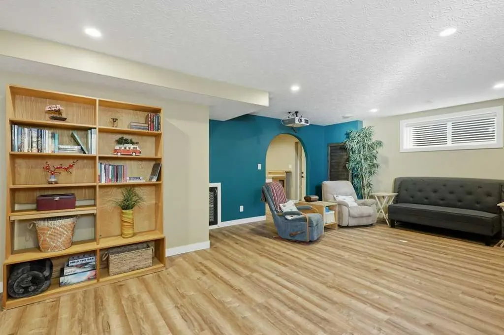 23 Lakeland Road Sylvan Lake AB T4S 0A3