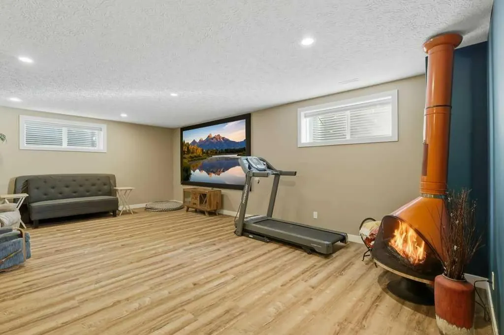 23 Lakeland Road Sylvan Lake AB T4S 0A3