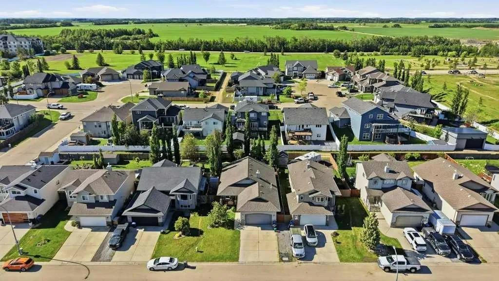 23 Lakeland Road Sylvan Lake AB T4S 0A3
